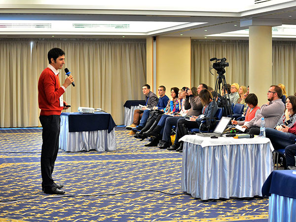 Вчора, 25 листопада 2015 року, я виступив на першій в Україні конференції з контент маркетингу «   День Контент Маркетингу   »І розповів про кількох прикладах наших клієнтів про просування прес-релізами в рамках теми« Зовнішній контент-маркетинг »