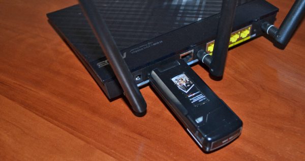 Інтернет-канал організовується за допомогою USB-модема, який підключається до роутера