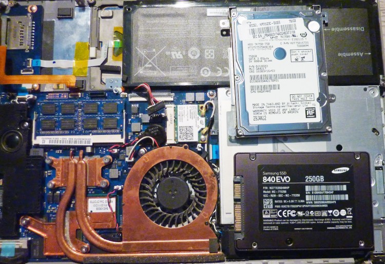 У топових ігрових і професійних моделях зустрічається два SSD