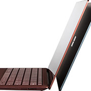 Тонкий, компактний і легкий Laptop зручно носити з собою, і працювати з ним в будь-яких ситуаціях: в офісі, сидячи в кріслі з ноутбуком на колінах, або навіть лежачи в ліжку