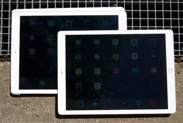 Не так много различий между 9,7 iPad Pro (справа) и iPad Pro 10,5 -   Нажмите, чтобы увеличить   На ярком солнце экран нового iPad Pro 12,9 (выше) выглядит чуть более разборчиво, чем его предшественник